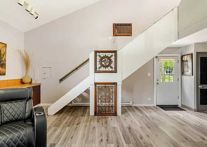 Beautifully Furnished One Bedroom Loft Located In Chicago's South Suburb Of