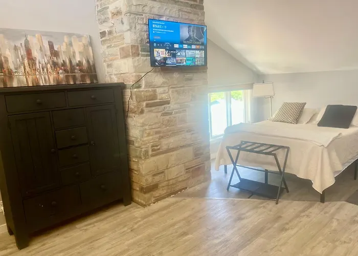 Beautifully Furnished One Bedroom Loft Located In Chicago's South Suburb Of Appartement *