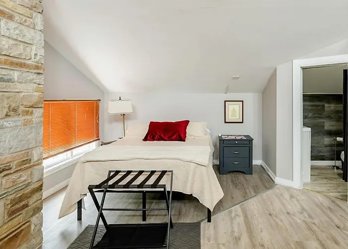 Beautifully Furnished One Bedroom Loft Located In Chicago's South Suburb Of