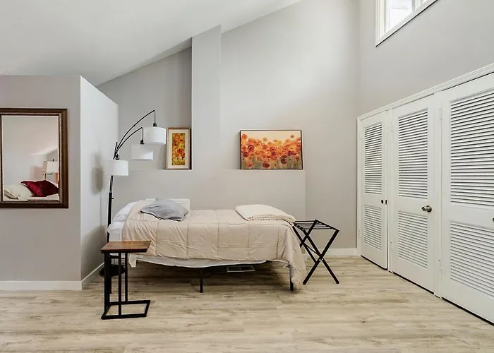 Beautifully Furnished One Bedroom Loft Located In Chicago's South Suburb Of *