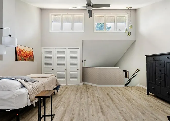 Beautifully Furnished One Bedroom Loft Located In Chicago's South Suburb Of Appartement *